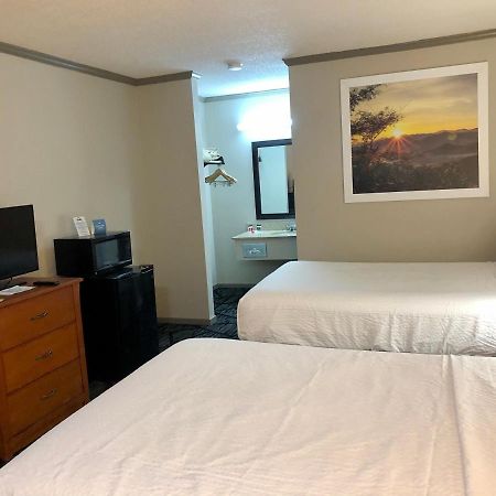 Days Inn By Wyndham Manning Exterior photo