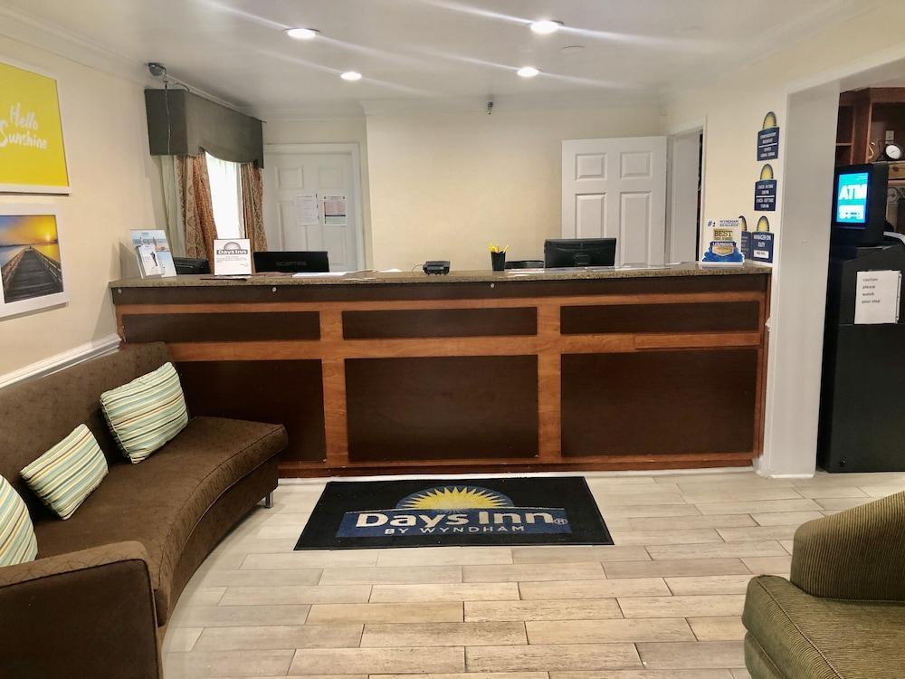 Days Inn By Wyndham Manning Exterior photo