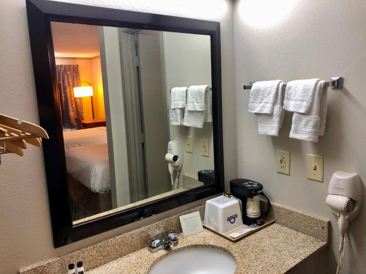 Days Inn By Wyndham Manning Exterior photo