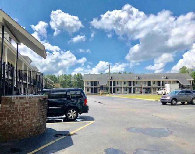 Days Inn By Wyndham Manning Exterior photo