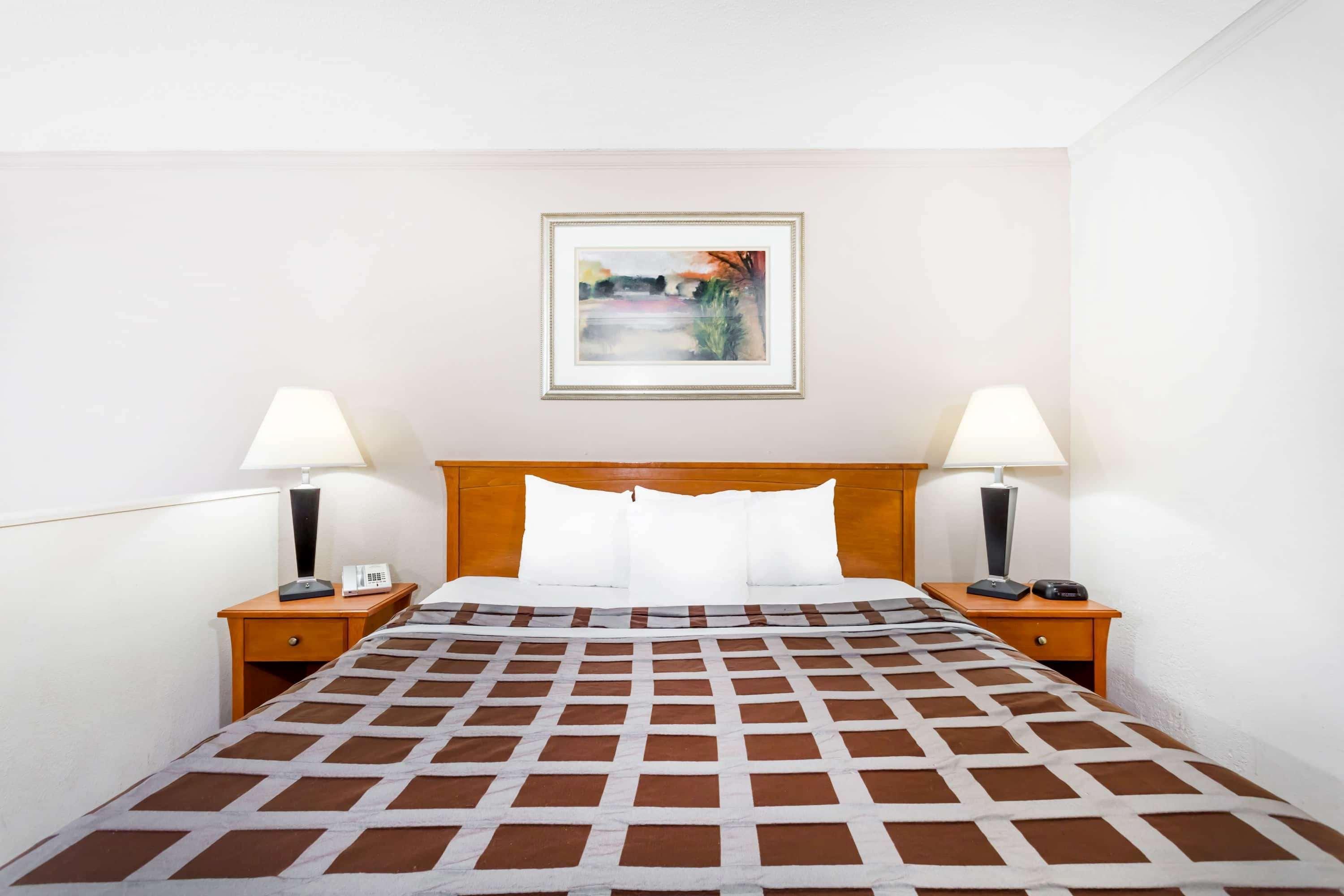 Days Inn By Wyndham Manning Exterior photo