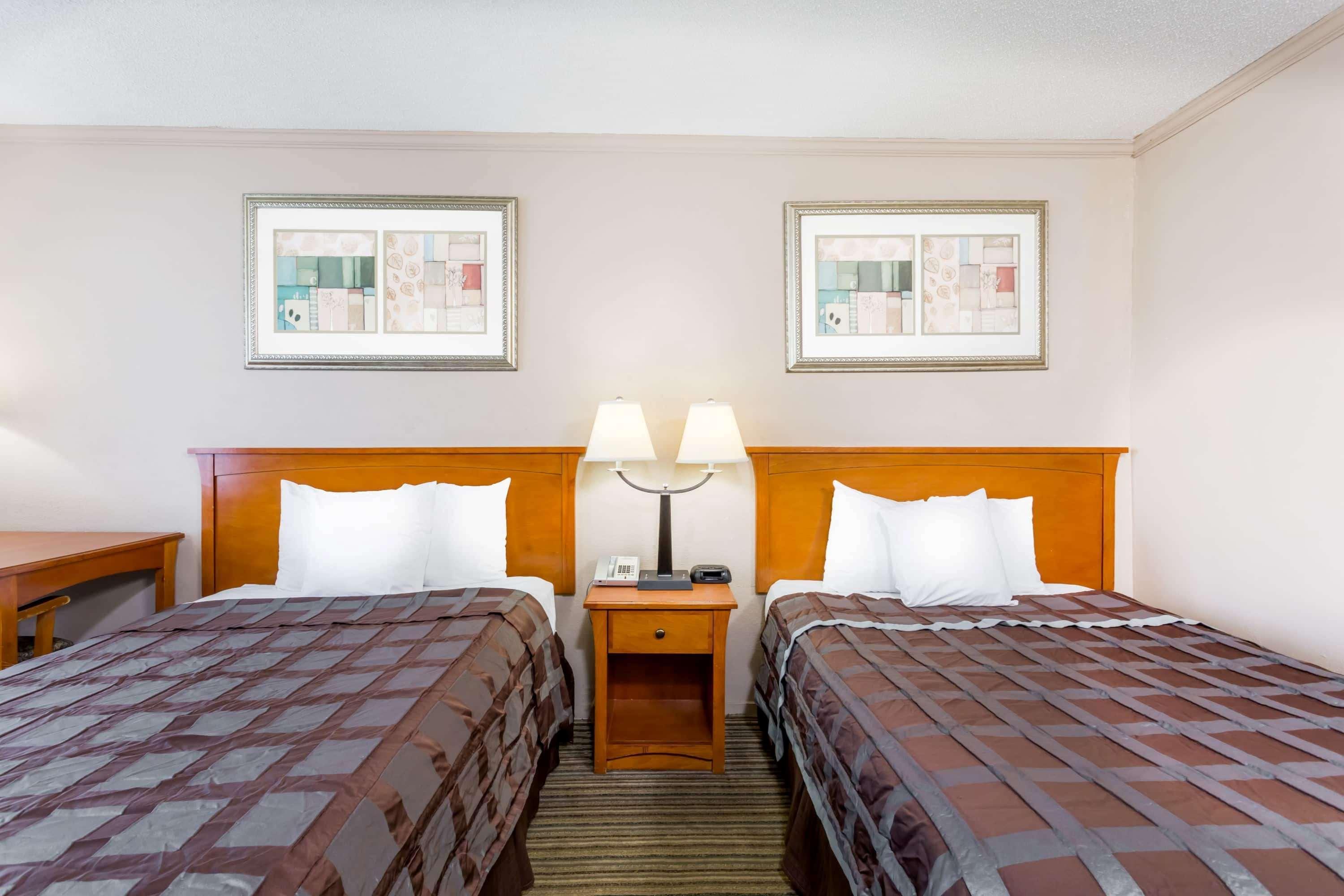 Days Inn By Wyndham Manning Exterior photo